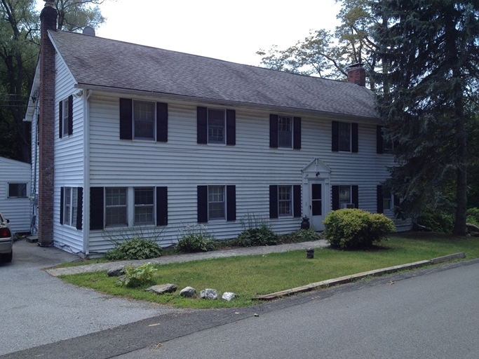 24 Oswego Rd in Pleasant Valley, NY - Building Photo