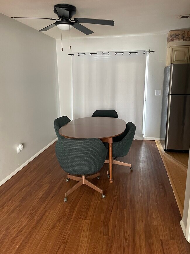 206 Halia Cres in Mount Vernon, IL - Foto de edificio - Building Photo