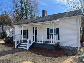 221 Armour St in Davidson, NC - Foto de edificio - Building Photo