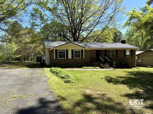105 Marrow St in Clarksville, VA - Building Photo - Building Photo