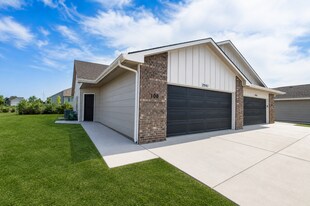 2993 S Maize Ct in Wichita, KS - Building Photo