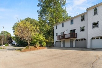 6 Lochmere Ln in Nashua, NH - Building Photo - Building Photo