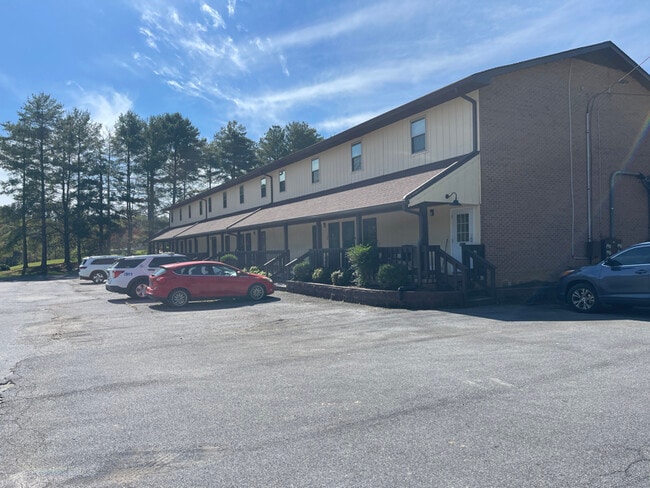 1021 Fall Creek Rd in Kingsport, TN - Building Photo - Building Photo