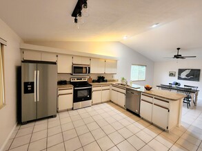 1800 Primrose Ln in Wellington, FL - Building Photo - Building Photo