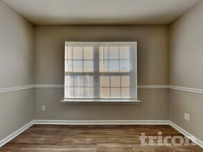 703 Carly Court, Unit 1100 Grand Avenue A-200 in Concord, NC - Foto de edificio - Building Photo