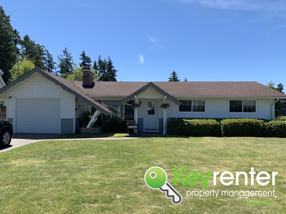 310 Champion St in Steilacoom, WA - Building Photo
