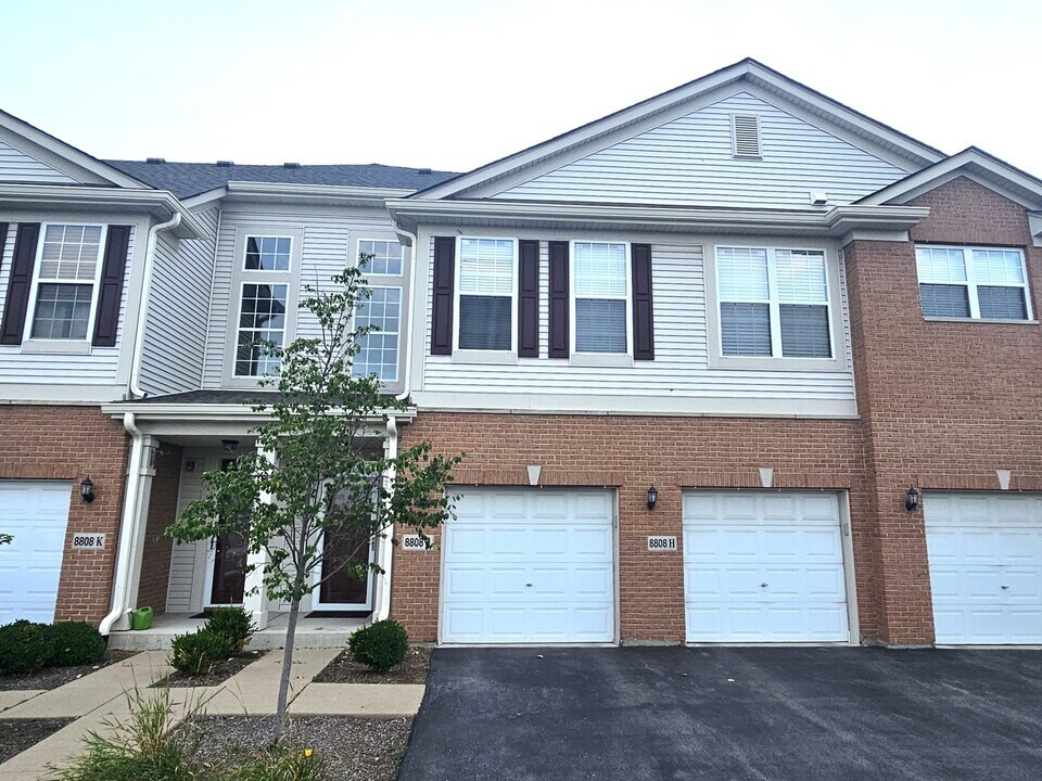 8808 Concord Ln in Justice, IL - Building Photo