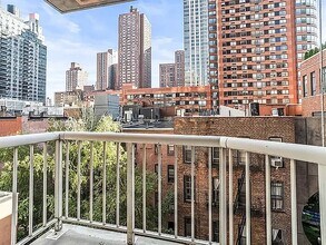 206 E 95th St in New York, NY - Building Photo - Building Photo