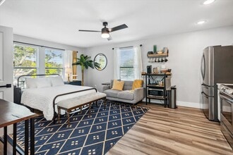 4015 10th Ave N, Unit B in St. Petersburg, FL - Foto de edificio - Building Photo