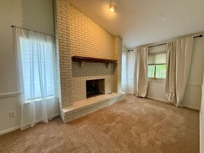 1025 Heatherwood Dr in O'Fallon, IL - Building Photo - Building Photo