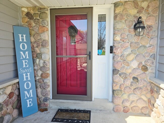 8145 S White Oak Dr in Oak Creek, WI - Foto de edificio - Building Photo