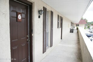 1716 El Camino Rd in Jacksonville, FL - Building Photo