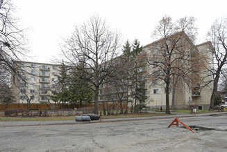 The Bahama Apartments in Montréal, QC - Building Photo - Building Photo