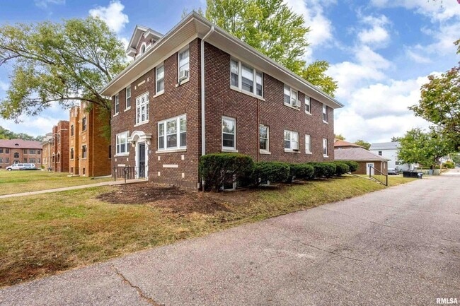 318 W Columbia Ave in Davenport, IA - Building Photo - Building Photo