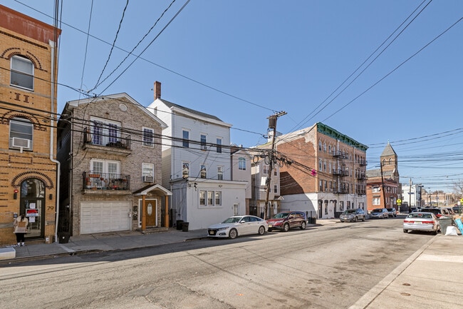 83 4th St