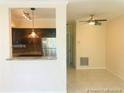 521 NE 62nd St in Miami, FL - Building Photo - Building Photo