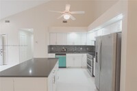 518 NE 48th St in Boca Raton, FL - Foto de edificio - Building Photo