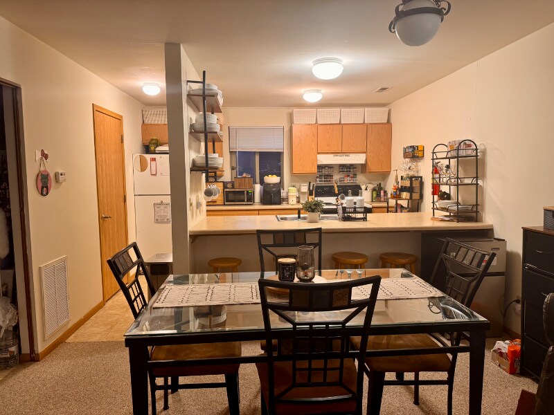 302 S Busey Ave in Urbana, IL - Foto de edificio