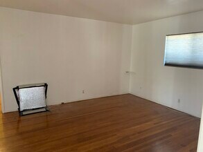 2640 S Corning St, Unit Front in Los Angeles, CA - Building Photo - Building Photo