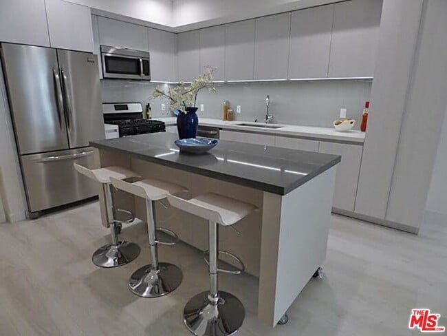 1526 Armacost Ave in Los Angeles, CA - Building Photo - Building Photo