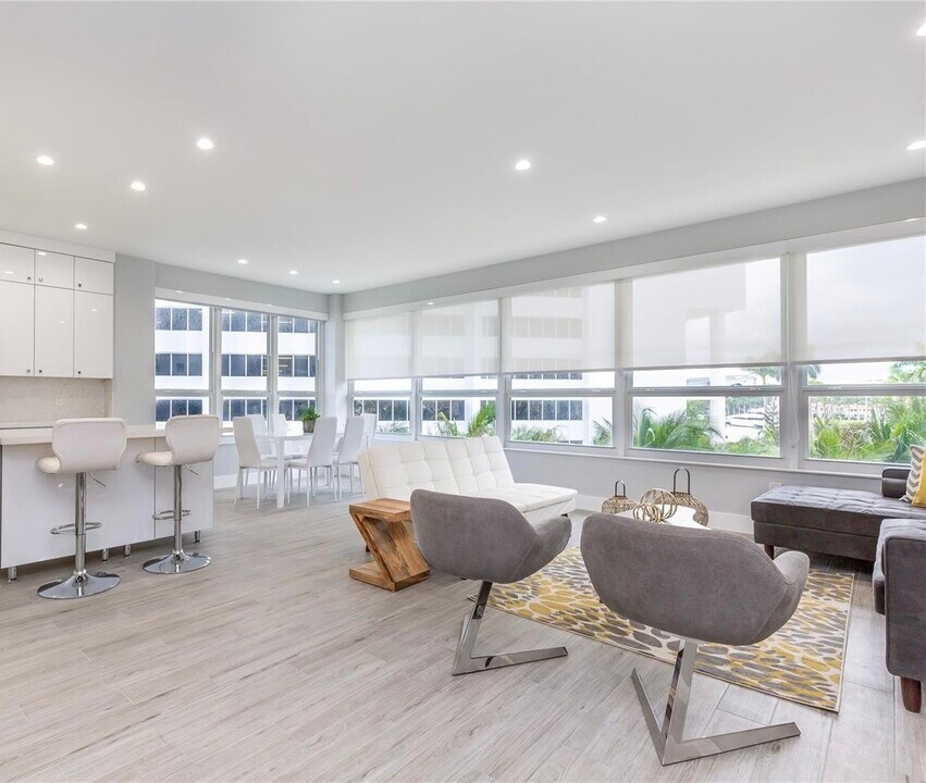 4925 Collins Ave, Unit 3F in Miami, FL - Building Photo