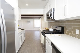 Vantage Apartments in Valley Village, CA - Building Photo - Interior Photo