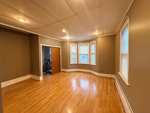 741 Somerville Ave, Unit 2 in Somerville, MA - Foto de edificio - Building Photo