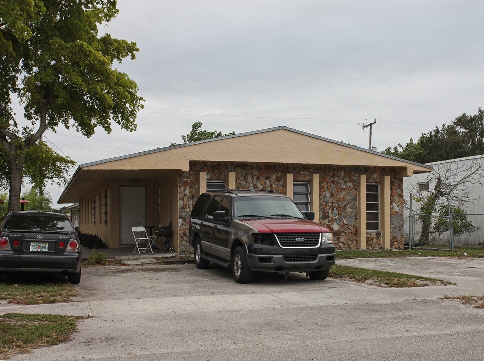 6038-6040 Buchanan St in Hollywood, FL - Building Photo