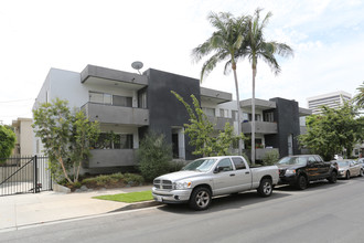 10980 Massachusetts Ave in Los Angeles, CA - Building Photo - Primary Photo