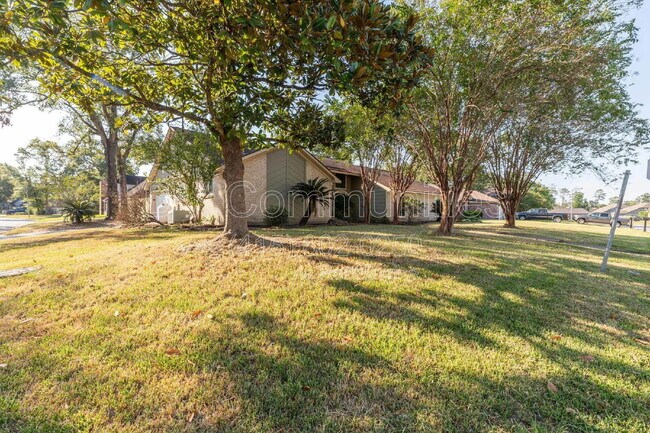 16022 Spinnaker Dr in Crosby, TX - Building Photo - Building Photo