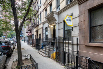 309 E 93rd St in New York, NY - Building Photo - Building Photo