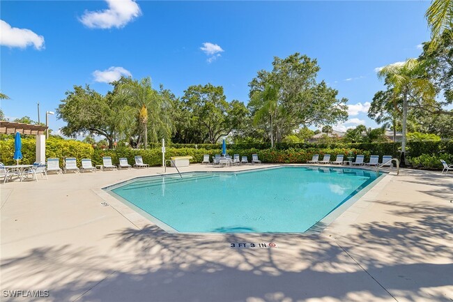 8246 Twelve Oaks Cir in Naples, FL - Foto de edificio - Building Photo