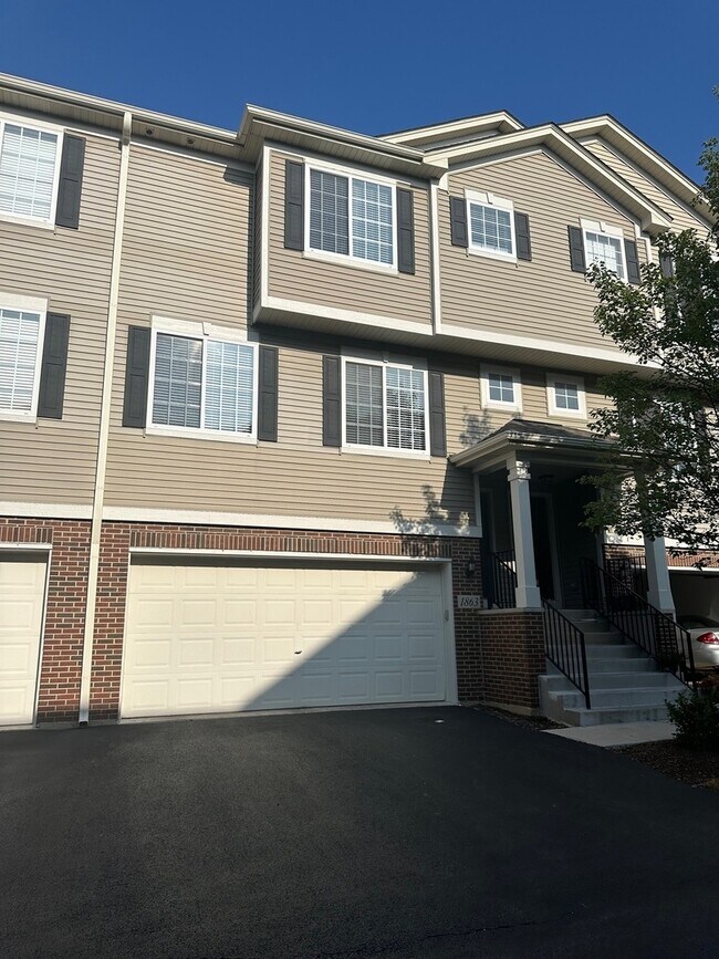 1863 Indian Hill Ln in Aurora, IL - Foto de edificio - Building Photo