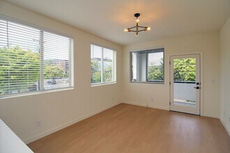 7530 N Richmond Ave in Portland, OR - Building Photo - Building Photo