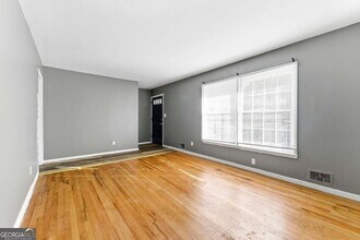 1961 Valley Ridge Dr SW in Atlanta, GA - Building Photo - Building Photo