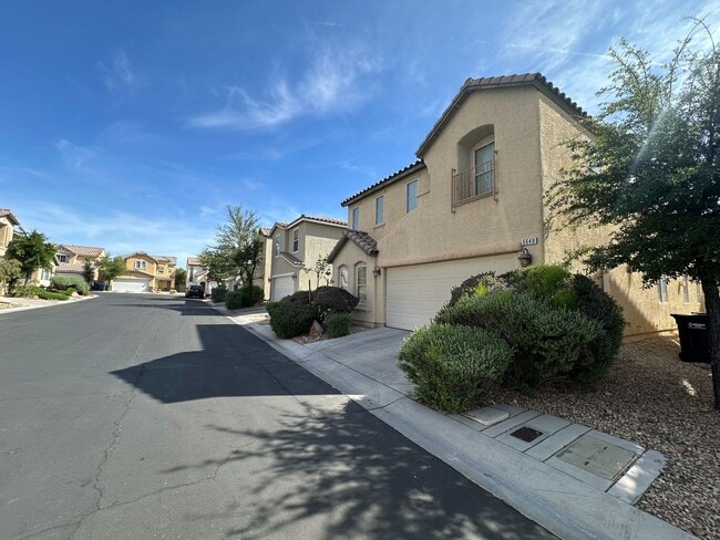 5640 Woods Crossing St in Las Vegas, NV - Building Photo - Building Photo