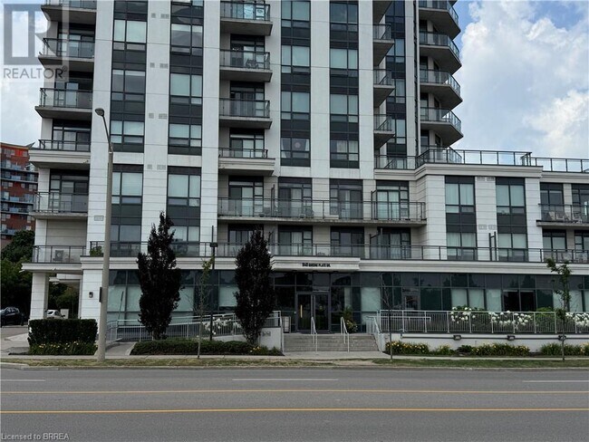 840 Queens Plate Dr in Toronto, ON - Building Photo - Building Photo