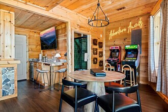 208 Tunnel Ridge Dr in Sevierville, TN - Building Photo - Building Photo