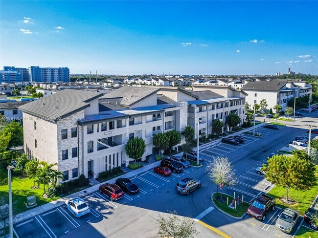 8045 NW 104th Ave in Doral, FL - Building Photo - Building Photo