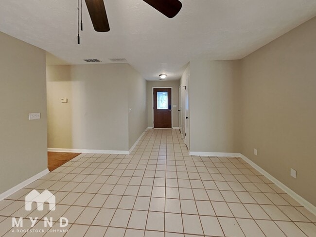2805 Varlet Ct SW in Snellville, GA - Foto de edificio - Building Photo