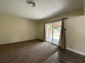 2609 W Griffith Way in Fresno, CA - Building Photo - Building Photo