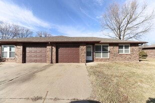 2503-2503 E Morris Dr in Columbia, MO - Building Photo