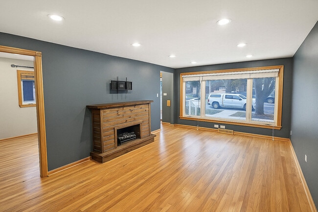 5155 S Mobile Ave in Chicago, IL - Building Photo - Building Photo