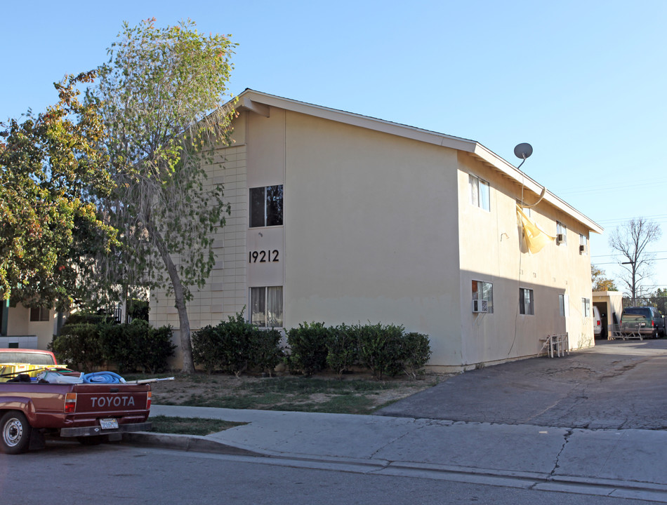 19212 Bryant St in Northridge, CA - Foto de edificio