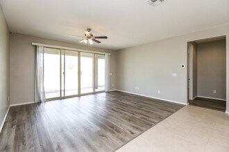 4404 W Federal Way in Queen Creek, AZ - Foto de edificio - Building Photo