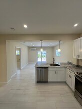 191 Anchorage St, Unit B in Fort Myers Beach, FL - Building Photo - Building Photo