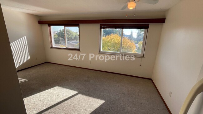 1111 S Gaines St in Portland, OR - Building Photo - Building Photo