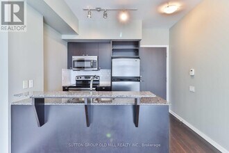 103 The Queensway in Toronto, ON - Building Photo - Building Photo