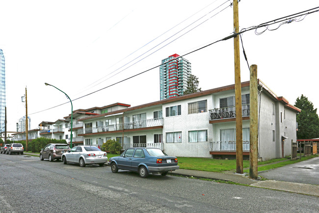 6620 Sussex Av in Burnaby, BC - Building Photo - Building Photo