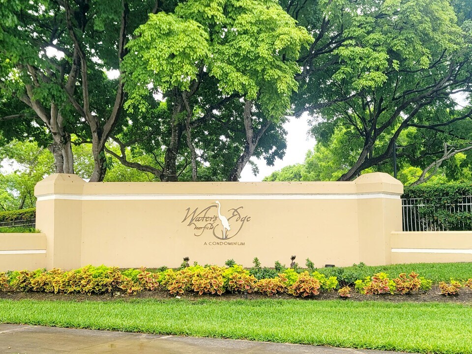 611 Cypress Lake Blvd in Pompano Beach, FL - Foto de edificio
